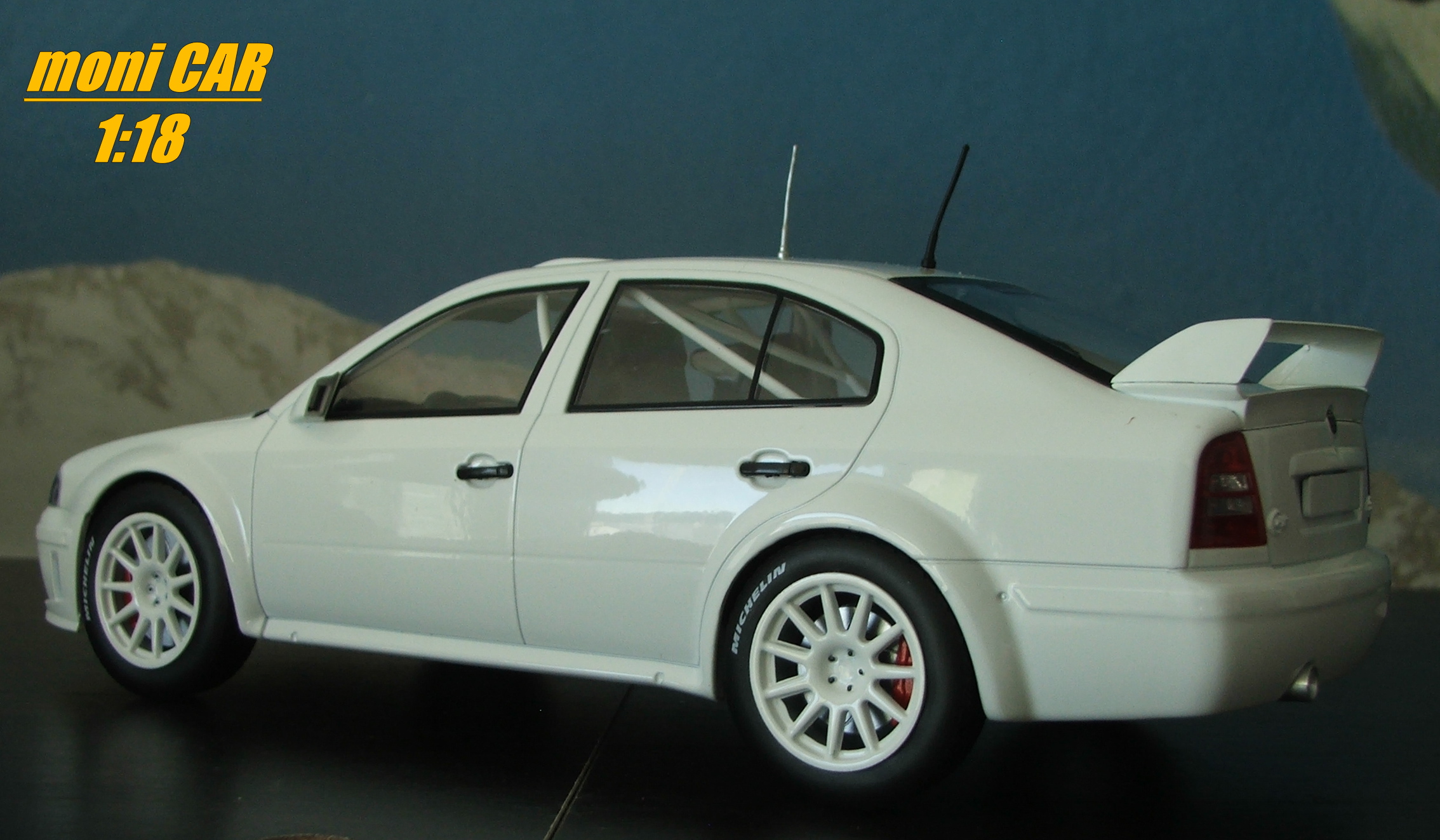 ŠKODA Octavia WRC EVO 3 - Plain Body version (1:18) FOX18