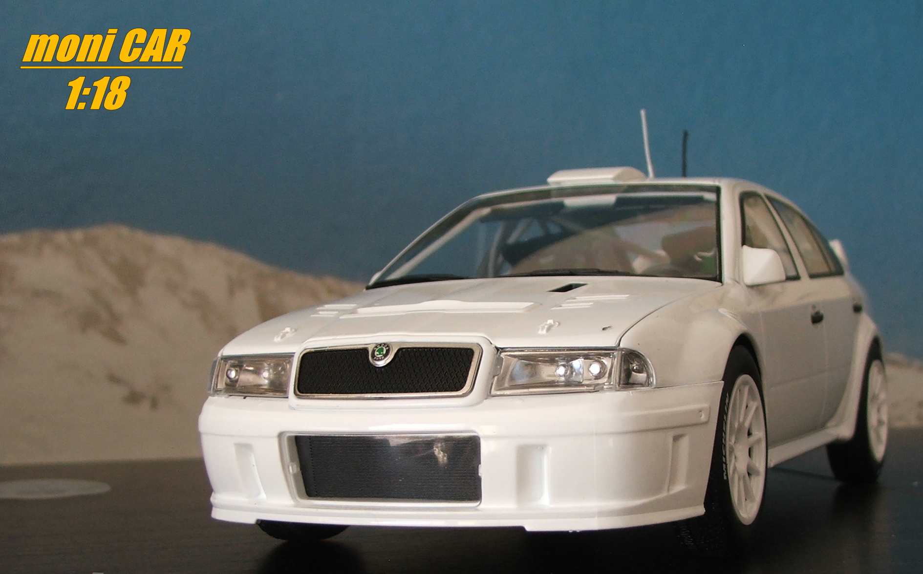 ŠKODA Octavia WRC EVO 3 - Plain Body version (1:18) FOX18