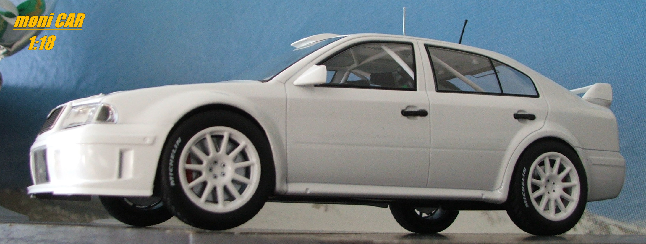 ŠKODA Octavia WRC EVO 3 - Plain Body version (1:18) FOX18