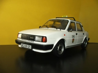Škoda 120L Taxi (1:18) FOX18